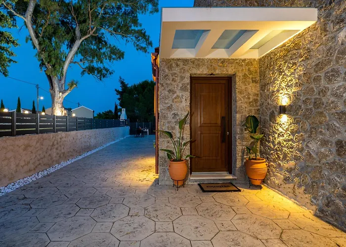Villa Domus Dervisi, By Estia