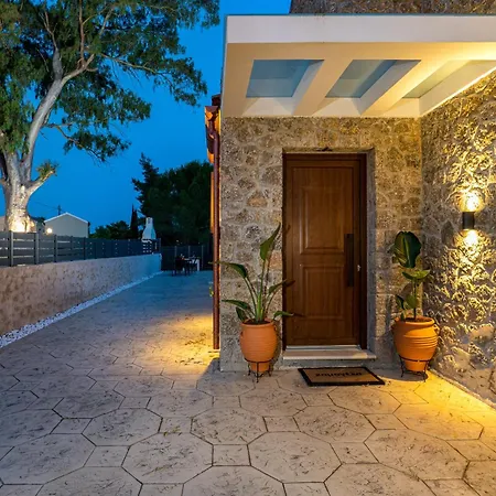 Vila Domus Dervisi, By Estia