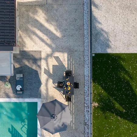 Domus Dervisi, By Estia Vila *